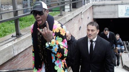 Pero Rodman no parecía conocer muy bien al clérigo que está promoviendo cuando se le preguntó sobre él (AP)