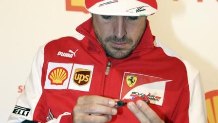 Fernando Alonso se sorprendió con los autos de Lego (Reuters)