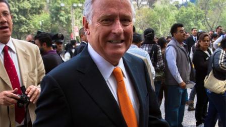 El presidente de México S.O.S. Alejandro Martí, fue invitado al informe de labores de 100 días de Gobierno del DF.