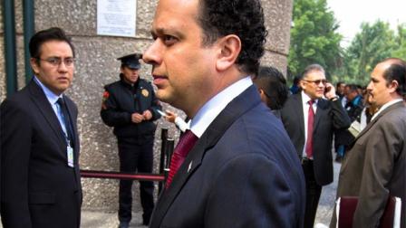 El delegado de Azcapozalco Sergio Palacios Delgado a su llegada al Auditorio Nacional.