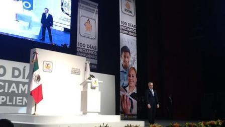 El jefe de Gobierno del Distrito Federal concluyó su mensaje diciendo: "Yo debo gobernar por y para el bien de todos ustedes".