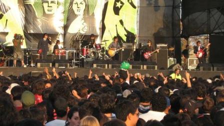 Los Búnkers durante el Festival Vive Latino Chile 2007. (Especial)