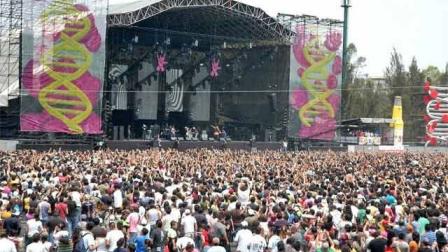 el 28 y 29 de noviembre de 1998 se realizó la primera edición del Festival Vive Latino. (Especial)