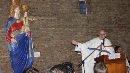 Las fuentes señalaron como posible que Bergoglio pida que le envíen al Vaticano esas "reliquias" y "muy pocas cosas más"