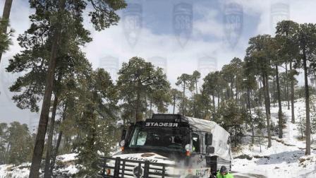 El Edomex reforzó el Operativo Invernal en la zona del Xinantécatl ante la nevada que se registró durante la noche.