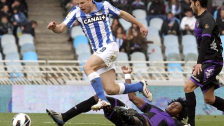 El once pucelano pudo acortar distancias instantes después, aunque el partido estaba imposible, en un mano a mano del angoleño Manucho con Bravo. Foto EFE
