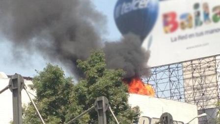 Se registró un incendio en el complejo de cines en remodelación Manacar. Foto Twitter