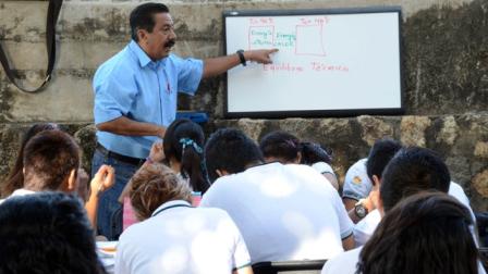 Esto después del asesinato de un docente y una alumna del plantel. 