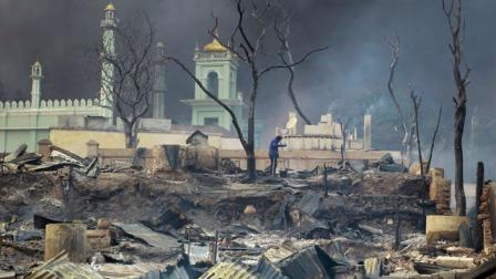 Según fuentes de la policía de Birmania, 10 personas, entre ellos un monje budista, murieron y varias mezquitas fueron atacadas y quemadas en la ciudad de Meiktila al sur de Mandalay en los últimos dos días