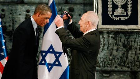 El presidente israelí, Simón Peres, concedió a Barack Obama la Medalla de la Distinción, el mayor honor que concede el Estado judío y que se da por primera vez a un presidente norteamericano