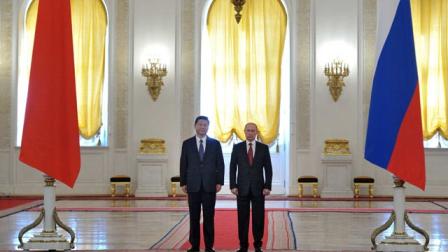 El presidente de China, Xi Jinping, llegó hoy a Moscú para dar comienzo a su visita de Estado a Rusia, el primer país extranjero que visita después de asumir la presidencia la semana pasada