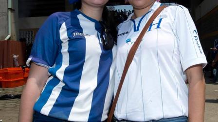 La belleza de las aficionadas también se hizo presente en el Estadio Olímpico (Mexsport)