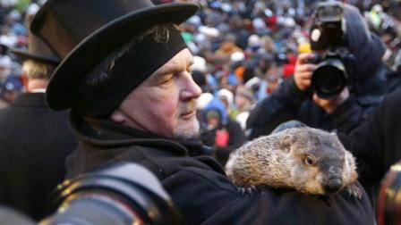 Un fiscal del estado de Ohio presentó "cargos formales" y pidió la "pena de muerte" contra la marmota Phil por anunciar "falsamente" una primavera temprana el pasado febrero, mientras que continúa el frío en EU