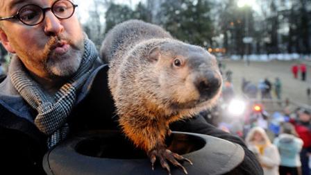 Sin embargo, "contrario al informe del día de la marmota, le siguieron una tormenta de nieve y bajas temperaturas récord, que se espera que continúen en el futuro cercano"