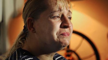 La madre del bebé, Sherry West, lloró el viernes mientras decía que un hombre armado y un joven cómplice la interceptaron el jueves por la mañana mientras caminaba cerca de su vivienda en la ciudad costera de Brunswick