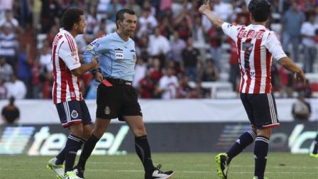 La expulsión de Rafael Márquez descompuso a las Chivas (Mexsport)