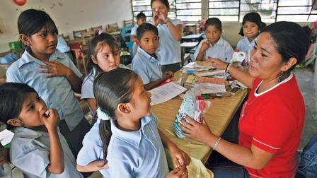 La prueba, elaborada por la Secretaría de Educación Pública, será repartida entre los maestros de preescolar, primaria y secundaria. Foto: David Hernández/Archivo