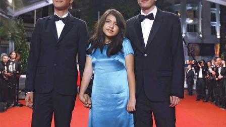 Los actores Armando Espitia y Andrea Vergara, junto al director Amat Escalante, posaron antes de la proyección del filme Heli.