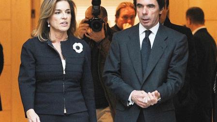 El ex presidente español José María Aznar y su esposa Ana Botella se apresuraron a justificar las donaciones que hizo Correa, el jefe de la trama “Gürtel”. Foto: AFP