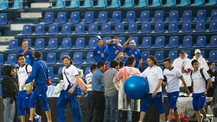 Los jugadores de Cruz Azul arriban a su "casa" (Mexsport)