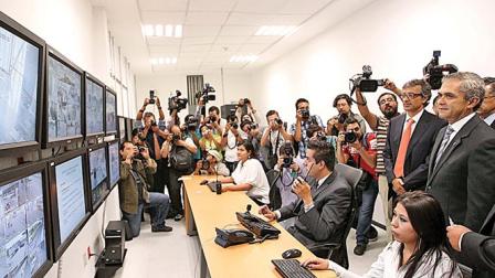 El jefe de Gobierno supervisó las instalaciones de videovigilancia.