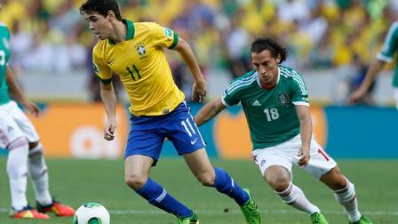 Le anularon un gol a Oscar por un fuera de lugar de Neymar (AP)