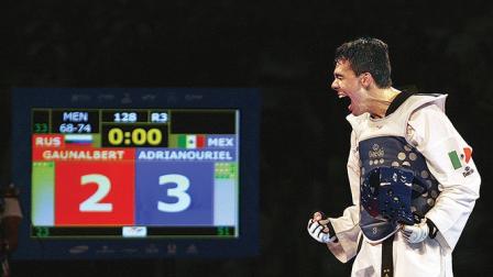 Uriel Adriano mostró categoría para eliminar a rivales de países potencia como Corea del Sur y Gran Bretaña, siempre con patadas a la cara y una estrategia ofensiva que se contrapuso con lo mostrado por los mexicanos el lunes. Foto: Conade