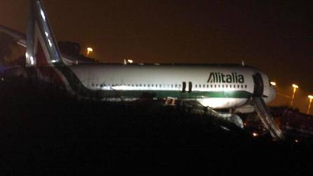  Un Airbús A320 de la compañía Alitalia en vuelo procedente de Madrid protagonizó sobre las 21:00 locales un aterrizaje forzoso en el aeropuerto romano de Fiumicino sin que se produjeran víctimas, informó el Ente para la Aviación Civil italiano (EFE)