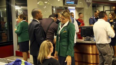 Un Airbús A320 de la compañía Alitalia en vuelo procedente de Madrid protagonizó sobre las 21:00 locales un aterrizaje forzoso en el aeropuerto romano de Fiumicino sin que se produjeran víctimas, informó el Ente para la Aviación Civil italiano (EFE)