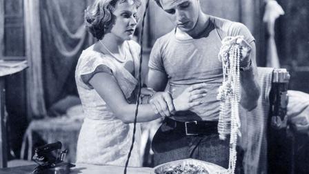 Al lado de Marlon Brando, como Stanley Kowalski, Vivien Leigh consiguió embolsar su segunda estatuilla Oscar, en el papel de Blanche DuBois en 'A Streetcar Named Desire' ('Un tranvía llamado deseo', de 1951). (Especial)