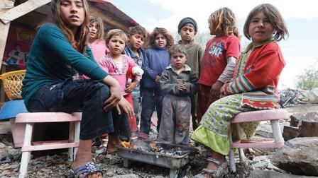 Debido a los constantes ataques y enfrentamientos en los que se encuentra Siria, aproximadamente dos millones de niños se han quedado sin clases, pues ya han sido, por lo menos, destruidos cerca de tres mil planteles escolares.