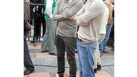 En 2009, calzó unos tenis con valor de 800 dólares, por lo que fue criticado.