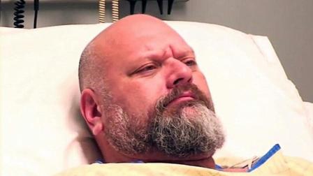 El bromista de YouTube Tom Mabe, de ’MabeInAmerica’, de Kentucky (EUU), decidió tomar el asunto en sus propias manos, cuando su amigo se desmayó después de beber.