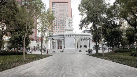 Así lucía ayer la Alameda Central, espacio en el que se cambiaron los pisos de sus corredores y fueron restaurados sus monumentos. Foto: Quetzalli González