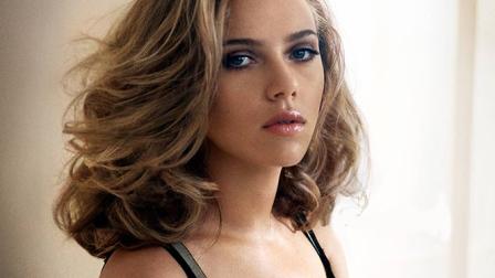 La actriz Scarlett Johansson ha renunciado a su papel como embajadora de Oxfam, dijo la organización no gubernamental el jueves, tras un enfrentamiento por promocionar una marca israelí que opera en la Cisjordania ocupada.