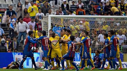 El encuentro terminó calientito, debido a un intercambio de manotazos y empujones entre jugadores de ambos equipos (Mexsport)