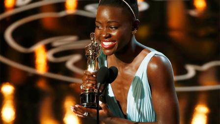  La keniana-mexicana Lupita Nyong'o se llevó el Oscar a la Mejor Actriz de Reparto por 12 Years A Slave., convirtiéndose en la primera mexicana en llevarse la estatuilla. (Reuters)