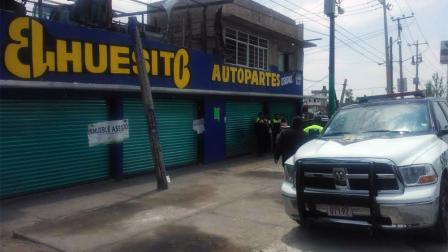 Al emnos 18 inmuebles fueron asegurados al no presentar papeles de las autopartes en su interior.