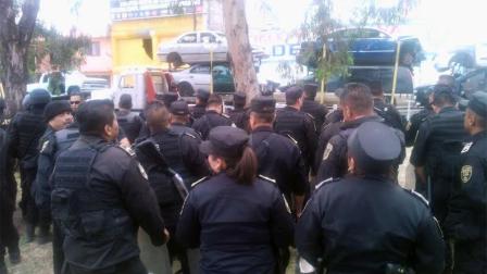 Más de 500 elementos de seguridad participaron en el operativo en deshuesaderos de Ecatepec.