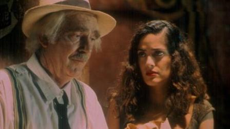En 1999 se filma 'El Coronel No Tiene Quien le Escriba', protagonizada por Fernando Luján, Marisa Paredes, Salma Hayek y Rafael Inclán. (Especial)