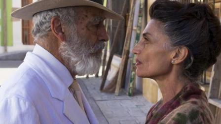 La película 'Memoria de Mis Putas Tristes' se estrenó el 12 de octubre de 2012 en salas de cine mexicanas. Fue filmada en la ciudad de San Francisco de Campeche, Campeche, bajo la dirección del Danes Henning Carlsen y el guión de Jean-Claude Carriére. (Especial)