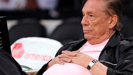 Donald Sterling es sujeto de una investigación por parte de la NBA luego de que se dieran a conocer comentarios racistas. FOTO: AP