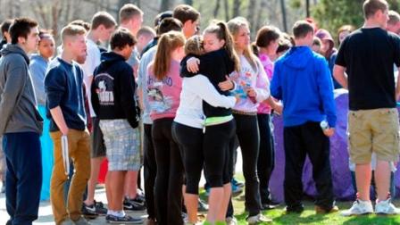 El baile de graduación se suspendió indefinidamente luego del asesinato, que dejó conmocionados a los estudiantes. FOTO: AP