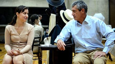 Rodolfo Arias y Yael Albores protagonizan 'El juego de Yalta', la cual se presenta en el Teatro El Milagro. 