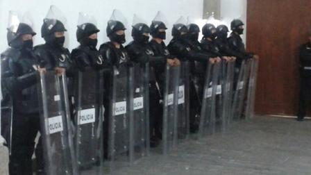 Casi un centenar de elementos estatales vigilaron el concierto