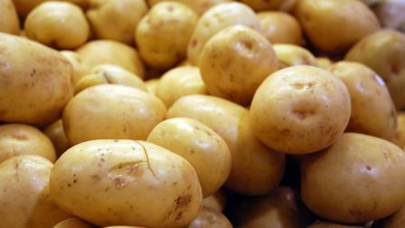 La humedad y el frío convierten el almidón de las papas en azúcar, alterando su composición, sabor y textura así como la forma en que se cocinarán. Foto: ESPECIAL