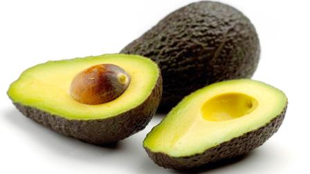 Los aguacates no se maduran sino hasta que son cortados del árbol. Foto: ESPECIAL