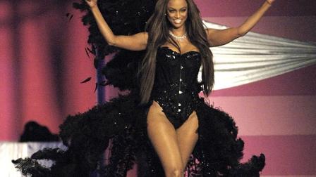 La excusa que recibió de Victoria's Secret fue que al público 'le gusta ver modelos más jóvenes, no veteranas'. (Especial)