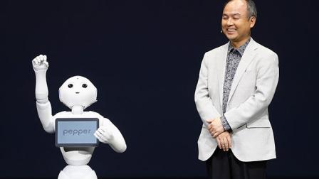 Este robot de Softbank pesa 28 kilogramos. Foto: Reuters
