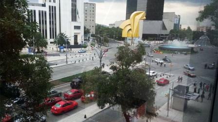 Los quejosos avanzaron por Paseo de la Reforma en dirección al Zócalo. Foto: @cwiyibo 